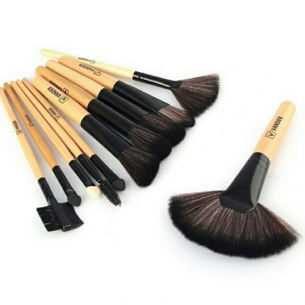 VANDER 32 pc Make-up Brushes in Roll-up Case NWT - Picture 1 of 7